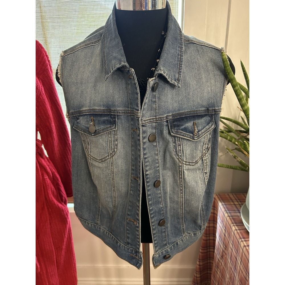 Torrid Women's Denim Vest Cotton Blend Plus Size 4 26-28 Frayed Slv Edges